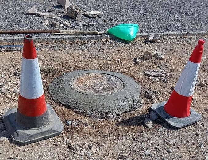 La boca de la arqueta ya arreglada por personal de Aguas de Telde, tras la denuncia vecinal/TA.